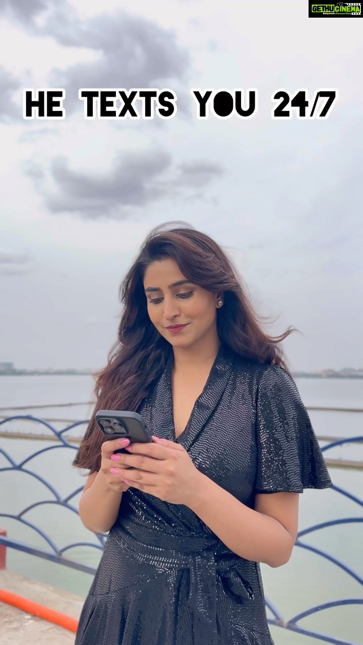 Varshini Sounderajan Instagram - Speaking 40+ languages is just a brownie point 😉 . . #duolingoindia #StarToGlobalStar #duolingoindia #duolingomemes