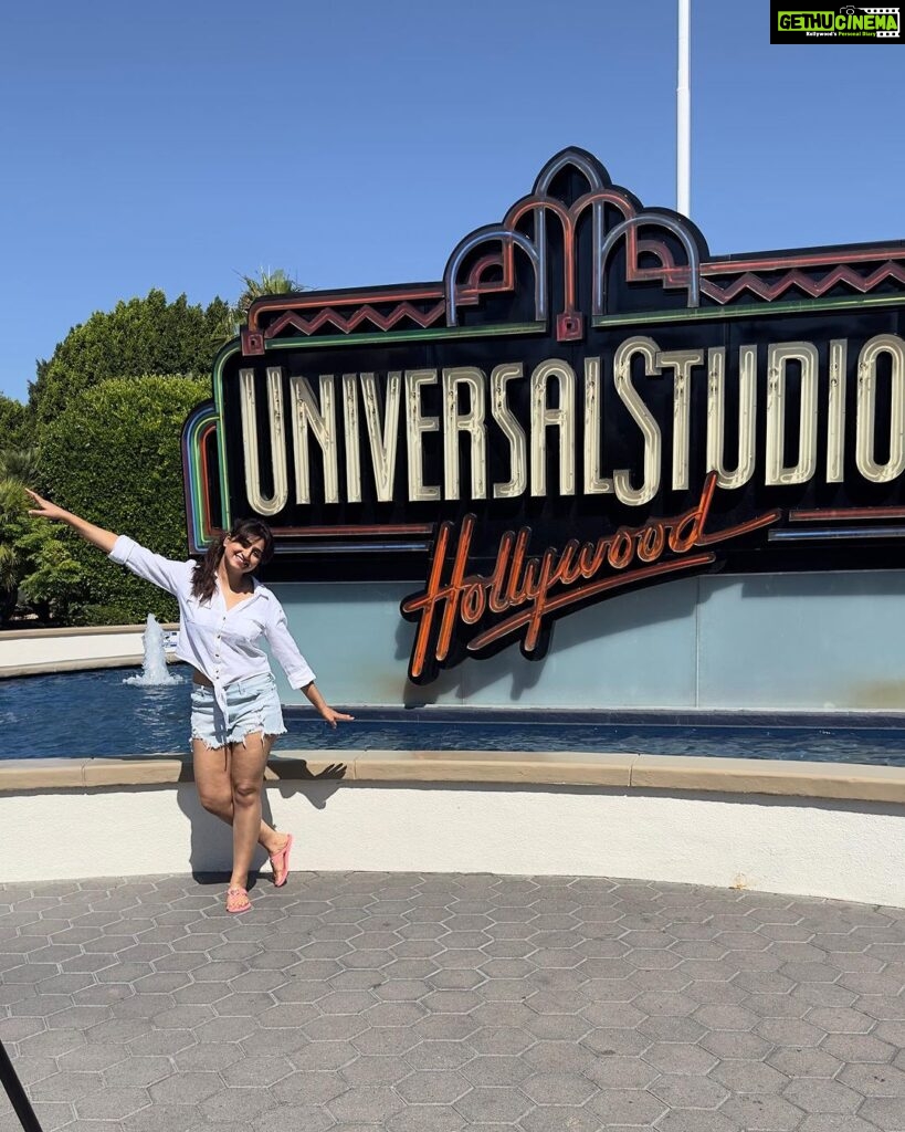 Varshini Sounderajan Instagram - What an experience it is❤️❤️❤️ #hollywoodstudios #losangeles #varshinisounderajan #varshini Universal Studios Hollywood