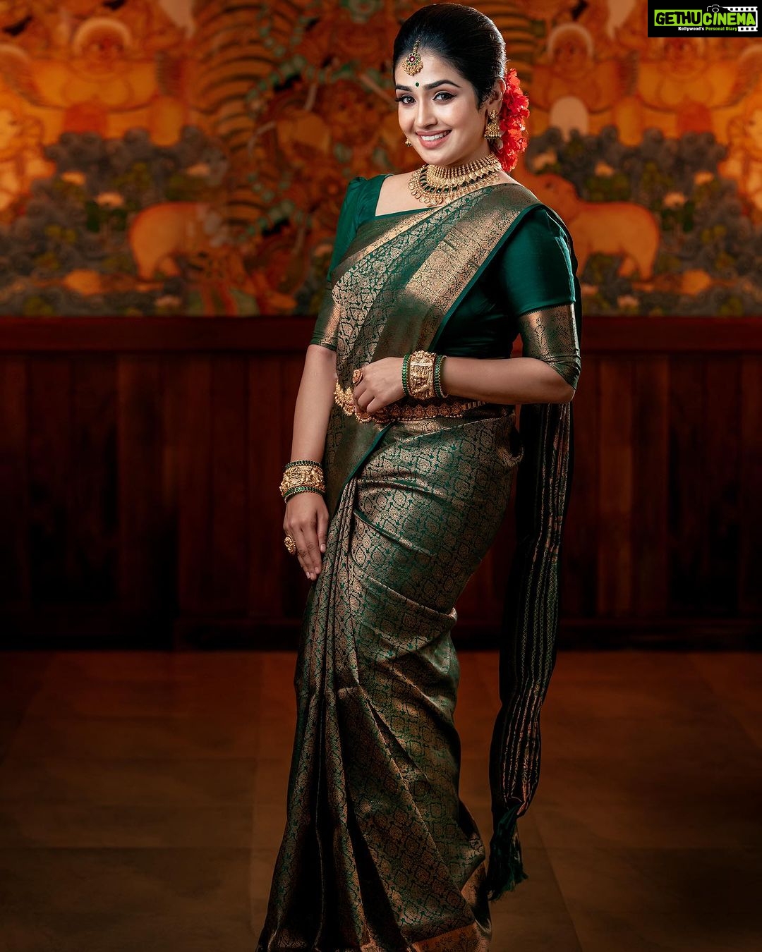 Vidhya Mohan Instagram - Gorgeous @vidyavinumohan in semi bridal makeup look ❤️