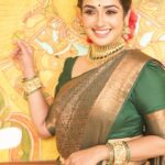 Vidhya Mohan Instagram - @vidyavinumohan @parvathyrajsmakeupstudio Pic credit: @akhilskiran Jwellery: @jhoomarbyparvathyraj @parvathyrajsmakeupstudio #parvathyrajsmakeupstudio #parvathyraj #bridalmakeup #bridesofkerala #bridesofindia #bridalmakeupkochi #bridalmakeupartist