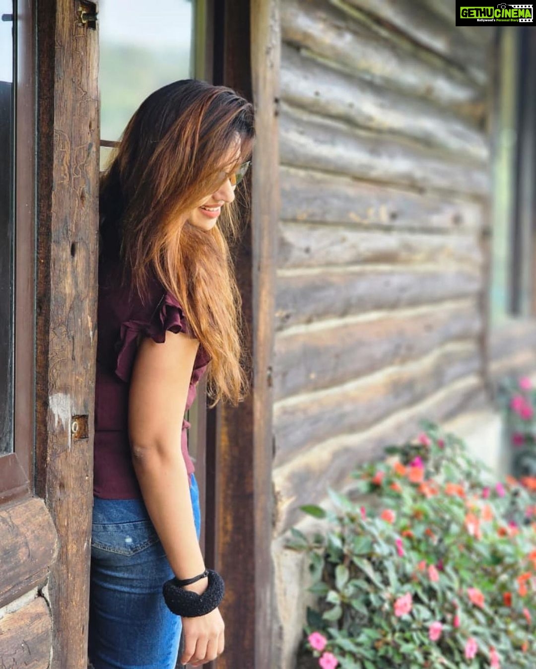 Vidhya Mohan Instagram - #hair #wood #plant #joint #shoulder #hairstyle #haircut #hairstyles #plants #haircolor #hairstylist #plantbased #bollywood #woodworking #hairgoals #longhair #hairdresser #hollywood #blondehair #haircare #curlyhair #naturalhair #plantsofinstagram #hairextensions #woods #hairdo #redhair #behindthechair #instahair #shorthair . . Kochi, India