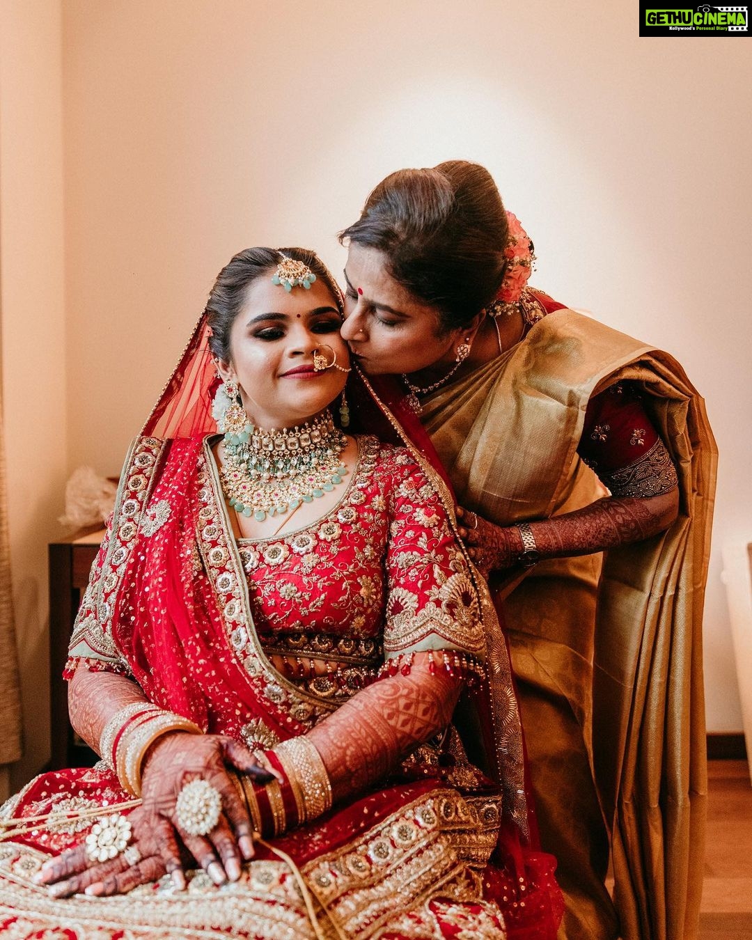 Vidyulekha Raman Instagram - Happy birthday to my Amma aka my bestie π if you wonder where I get my bold and enthusiastic personality - I got it from my mama! ππ₯°π @padmaraman2608 Photography - @weddings.aaronobed