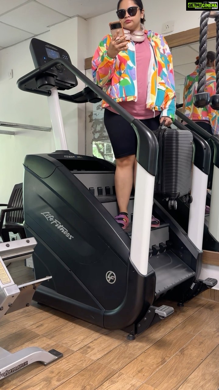 Vidyulekha Raman Instagram - Yes, Iβm training for my next holiday ππͺπΌβοΈ #funny #comedy #gym #training #gymmotivation #holiday #vacation #travel #airport #feelkaroreelkaro #emirates #airline #vacationmode #reelsindia #fitnessmotivation #fitness