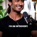 Vidyut Jammwal Instagram - Vidyut Jammwal se jaaniye unki Real Life Personality ke baare mein. Dekhiye yeh @ajiolife Present The Ranveer Show हिंदी Episode @mevidyutjammwal ke saath aapke Favourite YouTube Channel Ranveer Allahbadia par. #introvert #personality #BeerBiceps