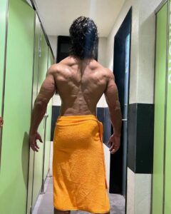 Vidyut Jammwal Instagram - Back to the basics!
#ITrainLikeVidyutJammwal