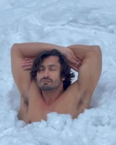 Vidyut Jammwal Instagram - Back to the basics!
#ITrainLikeVidyutJammwal