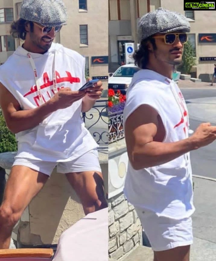 Vidyut Jammwal Instagram - Booking a cab!!