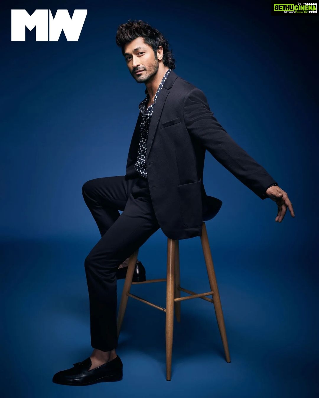 Vidyut Jammwal Instagram - Merry Christmas and a Happy New Year. . . . @mansworldindia Photographer: Rohit Gupta @rohitguptaphotography Fashion Editor : Neelangana Vasudeva @neelangana Brand Director: Noha Qadri @nohaqadri @rarerabbit_in @scotteyewear