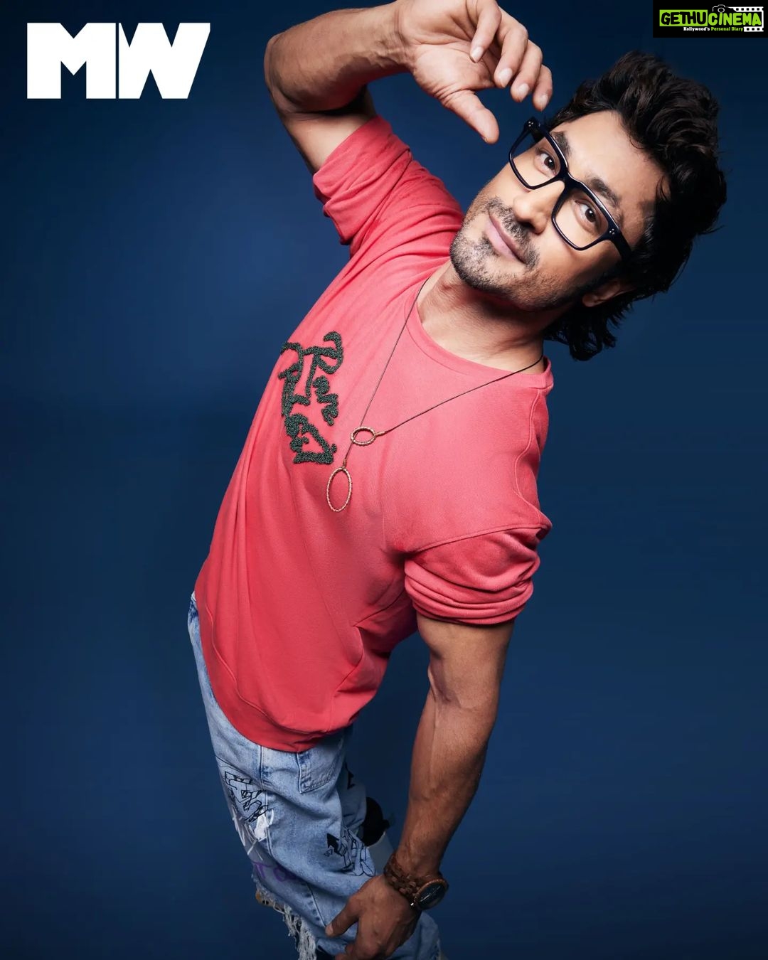 Vidyut Jammwal Instagram - Merry Christmas and a Happy New Year. . . . @mansworldindia Photographer: Rohit Gupta @rohitguptaphotography Fashion Editor : Neelangana Vasudeva @neelangana Brand Director: Noha Qadri @nohaqadri @rarerabbit_in @scotteyewear