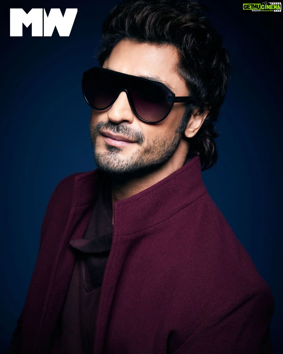 Vidyut Jammwal Instagram - Merry Christmas and a Happy New Year. . . . @mansworldindia Photographer: Rohit Gupta @rohitguptaphotography Fashion Editor : Neelangana Vasudeva @neelangana Brand Director: Noha Qadri @nohaqadri @rarerabbit_in @scotteyewear