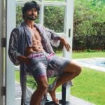 Vidyut Jammwal Instagram - HANDS UP if you're having a #HappyThursday🎉🎉 #Repost @scoopwhoop with @let.repost • • • • • • Thirst-day yet? @mevidyutjammwal 🥰