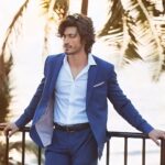 Vidyut Jammwal Instagram - HANDS UP if you're having a #HappyThursday🎉🎉 #Repost @scoopwhoop with @let.repost • • • • • • Thirst-day yet? @mevidyutjammwal 🥰