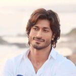 Vidyut Jammwal Instagram - HANDS UP if you're having a #HappyThursday🎉🎉 #Repost @scoopwhoop with @let.repost • • • • • • Thirst-day yet? @mevidyutjammwal 🥰