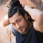Vidyut Jammwal Instagram - HANDS UP if you're having a #HappyThursday🎉🎉 #Repost @scoopwhoop with @let.repost • • • • • • Thirst-day yet? @mevidyutjammwal 🥰