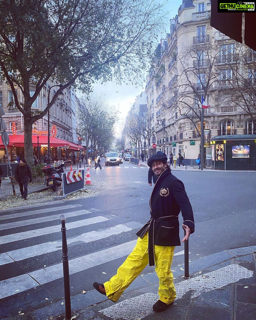 Vidyut Jammwal Instagram - The best thing about a SOLO TRIP is that it belongs to YOU and only YOU..Take it!! Don’t be scared to take it and don’t be scared to get addicted 🎶🎵