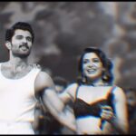Vijay Deverakonda Instagram - Couldn’t wait till Sept 1st to start spreading #Kushi 🤍 So we started. And it was something else! #Kushi #KushiMusicalConcert
