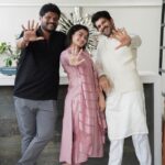 Vijay Deverakonda Instagram – So much happening todayyyy,

1) Happy Independence Day to all of us ❤️

2) with these darlings because 5 years of #GeethaGovindam :)))

3) All set for #Kushi Music Concert ❤️