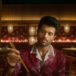 Vijay Deverakonda Instagram – From taking my pawsome playtime seriously to being dramatic about my subtle love for sushi watch me #BeBoth with @fastrackworld. 

#Fastrack #Fastrackworld