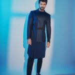 Vijay Deverakonda Instagram - #Kushi Trailer Launched ❤️ Link in Bio. Outfit: @unitbyrajatsuri Styling: @harmann_kaur_2.0 Shot by @arifminhaz