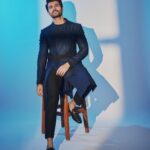 Vijay Deverakonda Instagram - #Kushi Trailer Launched ❤️ Link in Bio. Outfit: @unitbyrajatsuri Styling: @harmann_kaur_2.0 Shot by @arifminhaz