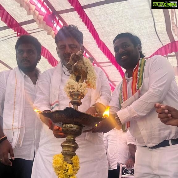 Vijay Vasanth Instagram - Took part in an election campaign rally along with dear @INCKarnataka president Shri. @DKShivakumar Sir supporting @INCIndia candidates from Hassan district. #KarnatakaAssemblyElection2023