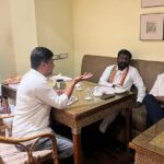 Vijay Vasanth Instagram - Held discussions with zonal observer for Mysuru region Shri @DrAChellaKumar regarding the preparation for Hassan district assembly constituencies.