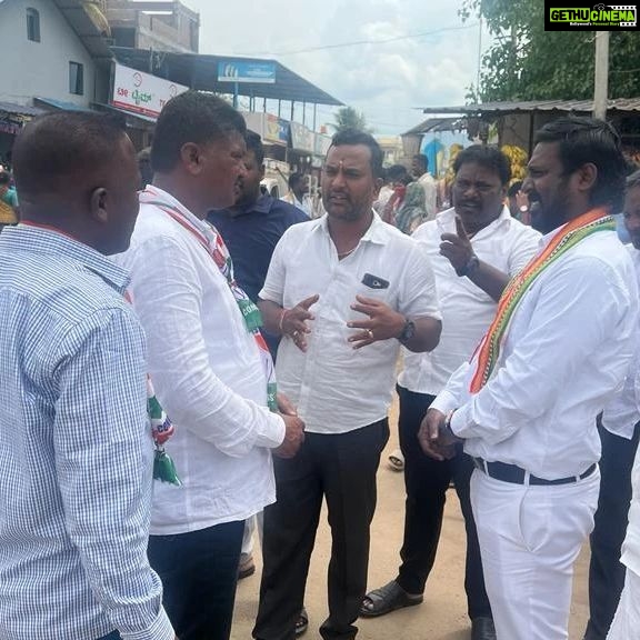 Vijay Vasanth Instagram - Campaigning for Kadur assembly @INCIndia Shri. Anand. With every passing day of campaign the winning prospects of our candidates are getting better and better. #CongressForProgress #KarnatakaAssemblyElection2023