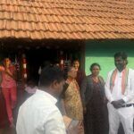 Vijay Vasanth Instagram - Door to door campaigning for our @INCIndia candidate Shri. Shreyas Patel in Holenarasipur assembly constituency. #KarnatakaAssemblyElection