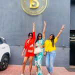 Vijayalakshmi Instagram - Laughters and giggles! Headaches and heartbreaks Missings and blessings Bit of childhood and Plenty of adulthood gossips and confessions.. Fuck ups and follow ups Bruh.. How much can you 3 talk? You know it’s not enough when the conversations continue in a group call, the way back home! I miss living with you two 🤍 @kanithiru10 @niranjani_ahathian #sistersquad #besties