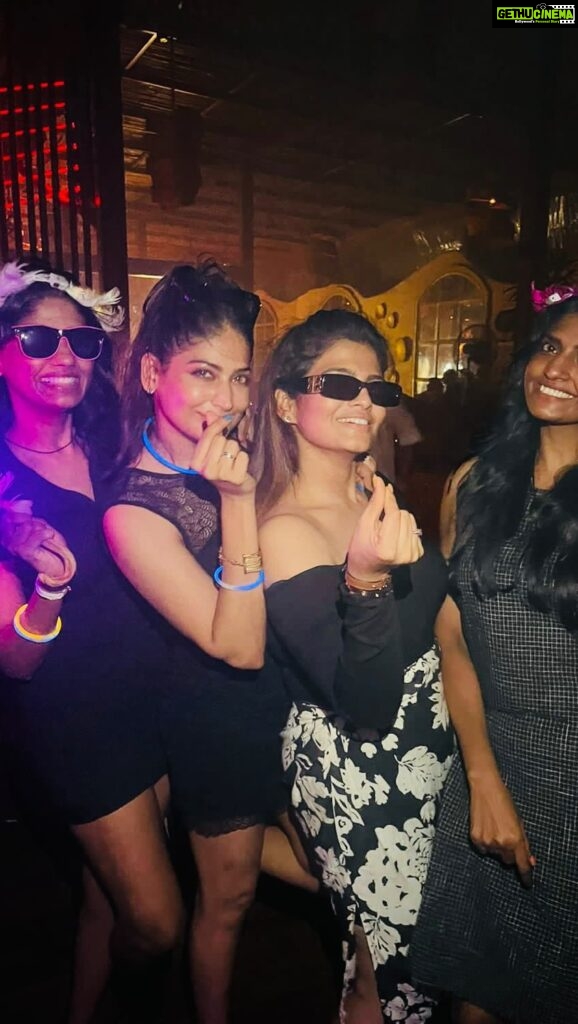Vijayalakshmi Instagram - You can’t do epic shit with basic people 🤪 #goavibes #goadiaries #girlstrip #weekendgetaway