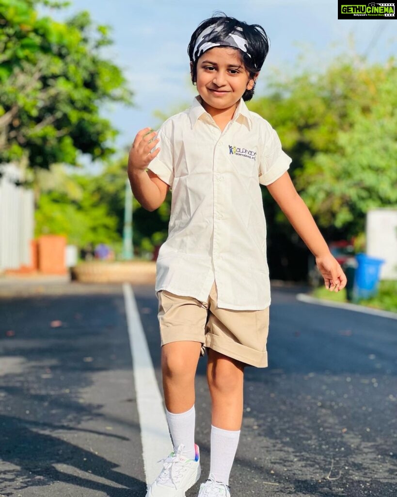 Vijayalakshmi Instagram - Geared up to collect hearts moments and memories! Grade one is gonna be fun 😻🫶 #backontrack #newchapter #backtoschool #nilan @alphabet.school