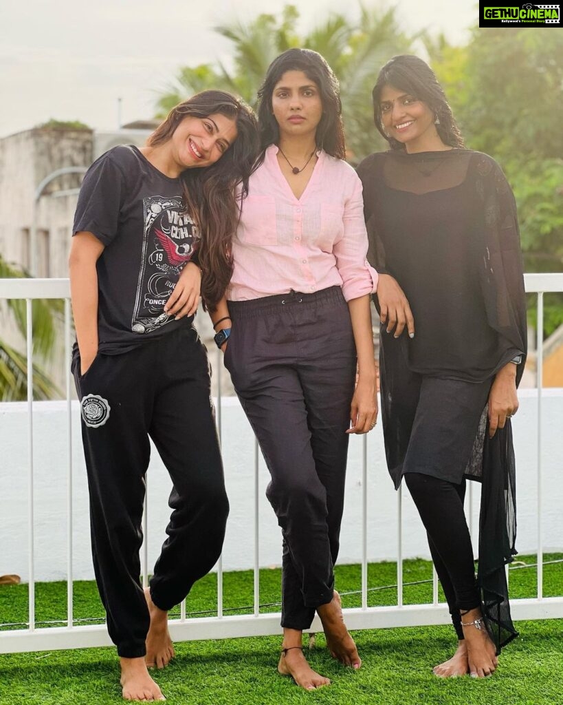 Vijayalakshmi Instagram - The Three Types of Girls!! Crazy, Bold & Beautiful 🫶 #goodmorningworld #sistersquad @niranjani_ahathian @kanithiru10