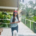 Vijayalakshmi Instagram - Of all the clothes I packed, only roaming around in his tee 🤪 #hubstee #comfystyle #vacaymode #hippiesoul
