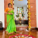 Vijayalakshmi Instagram - High on vibes 🫰 #varalakshmivratham #celebratinglife #goodmorning 🤍🤗