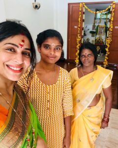Vijayalakshmi Instagram - High on vibes 🫰
#varalakshmivratham #celebratinglife 
#goodmorning 🤍🤗