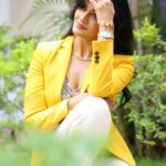 Vimala Raman Instagram – 🌻 Live life in warm yellows 🌻💛✨
.
.
.
#backtoback #release #work #lovemyjob #movies #cinema #asvins #asvinspressmeet #tamil #telugu #hyderabad #yellow #myfavorite #style #fashion #picoftheday #actor #actorslife #actress #vimalaraman