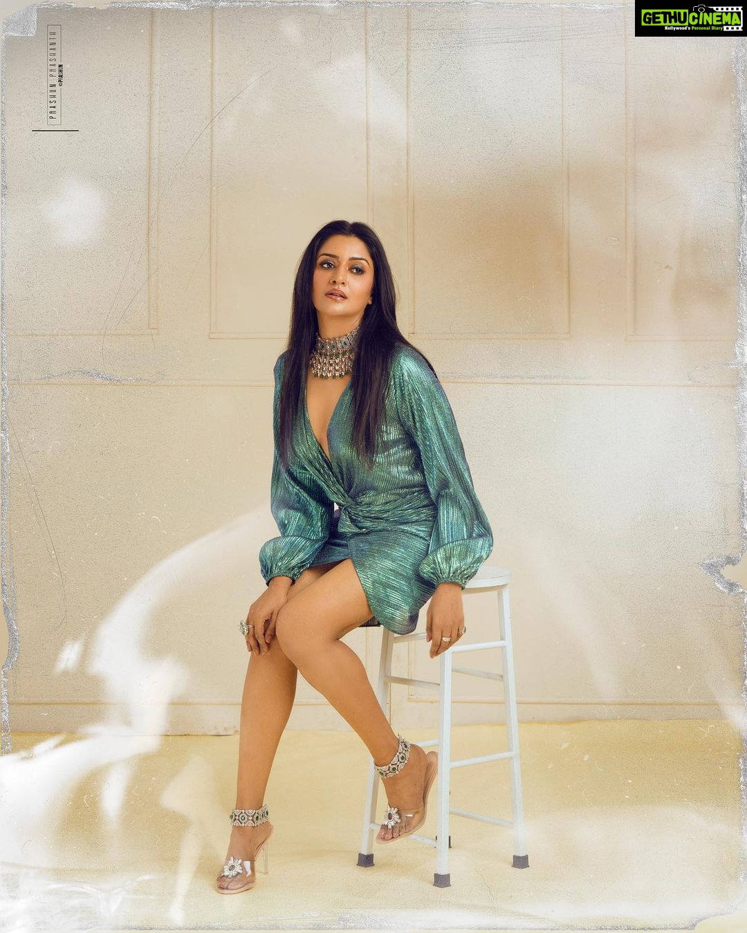 Vimala Raman Instagram - Be a mermaid and make waves π§πΌββοΈππ Shot by my super talented team πβ€οΈπ«Άπ½ #photographer @prachuprashanth @prachuprashanth_team #makeupartist @makeupibrahim #hairstylist @hairstylists_vijayaraghavan @yasinhairstylist #styling #thoorigaikabilan #accessories @new_ideas_fashions . . . #latest #new #photoshoot #shoot #fashion #style #mystyle #gameoftones #mermaid #green #blue #chennai #chennaiphotographer #fashionphotography #love #photography #indianactor #tamilcinema #telugucinemas #actor #actress #vr #vimalaraman #lifeisbeautiful