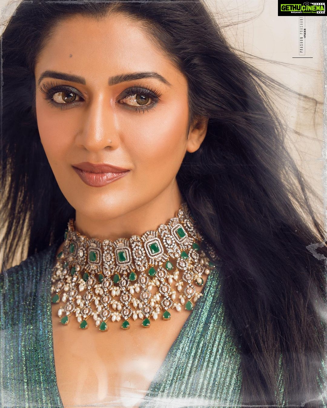 Vimala Raman Instagram - Be a mermaid and make waves π§πΌββοΈππ Shot by my super talented team πβ€οΈπ«Άπ½ #photographer @prachuprashanth @prachuprashanth_team #makeupartist @makeupibrahim #hairstylist @hairstylists_vijayaraghavan @yasinhairstylist #styling #thoorigaikabilan #accessories @new_ideas_fashions . . . #latest #new #photoshoot #shoot #fashion #style #mystyle #gameoftones #mermaid #green #blue #chennai #chennaiphotographer #fashionphotography #love #photography #indianactor #tamilcinema #telugucinemas #actor #actress #vr #vimalaraman #lifeisbeautiful
