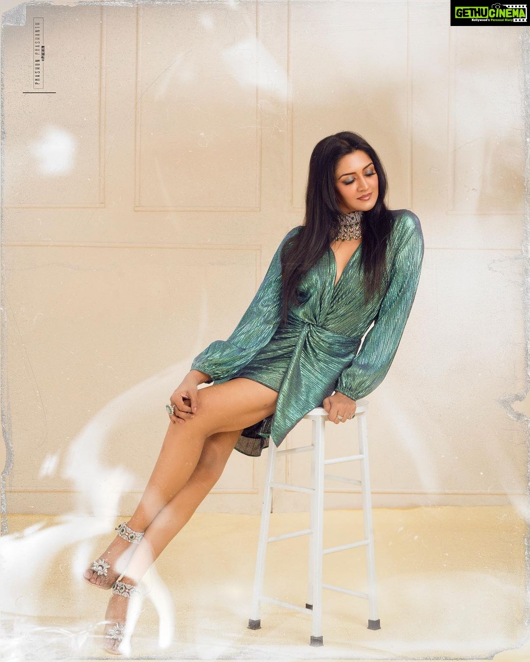 Vimala Raman Instagram - Be a mermaid and make waves π§πΌββοΈππ Shot by my super talented team πβ€οΈπ«Άπ½ #photographer @prachuprashanth @prachuprashanth_team #makeupartist @makeupibrahim #hairstylist @hairstylists_vijayaraghavan @yasinhairstylist #styling #thoorigaikabilan #accessories @new_ideas_fashions . . . #latest #new #photoshoot #shoot #fashion #style #mystyle #gameoftones #mermaid #green #blue #chennai #chennaiphotographer #fashionphotography #love #photography #indianactor #tamilcinema #telugucinemas #actor #actress #vr #vimalaraman #lifeisbeautiful