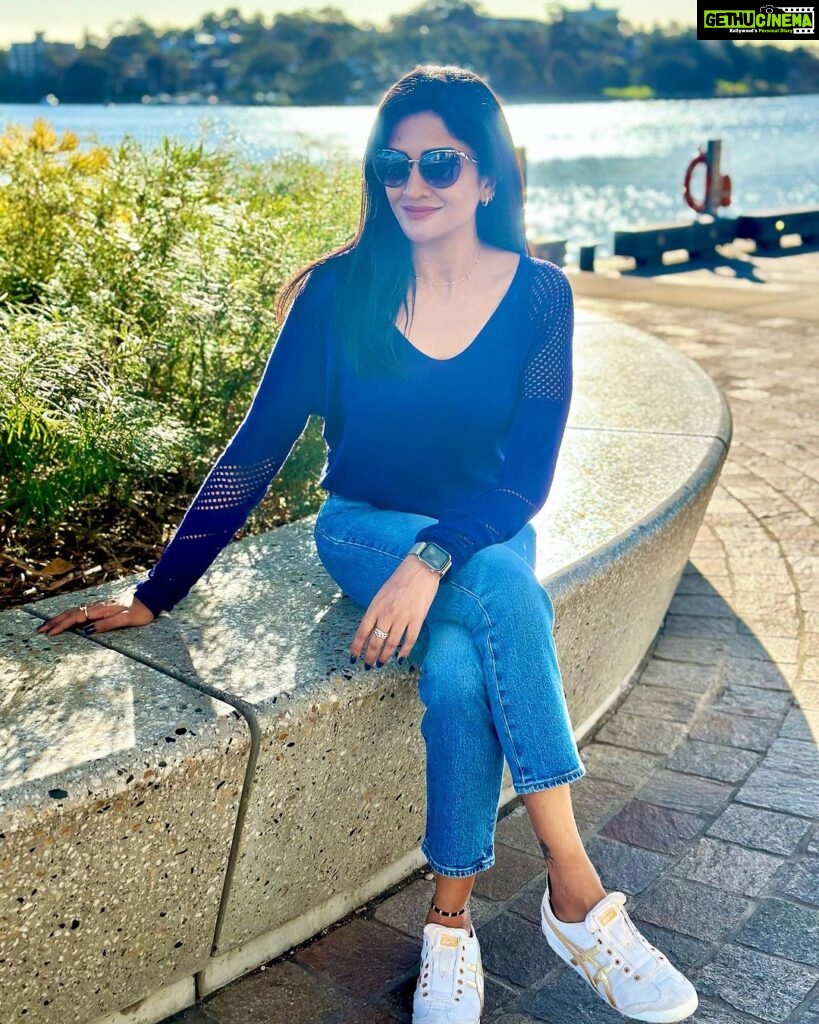 Vimala Raman Instagram - 🦋 A little golden hour . . . #sydney #barangaroo #city #goldenhour #water #happiness #happy #love #postoftheday #water #waterfront #pic #style #winter #athome #home #instagood #love #goldenhour #actor #actress #vimalaraman