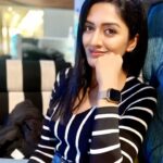 Vimala Raman Instagram - ‘A zebra takes its stripes wherever it goes’ 🦓🖤🤍 #maasai When Daddy decides to be my photographer… but the truth is he was my very first photographer 😍🫶🏽😘❤️👨‍👧 . . . #dad #love #photographer #daddysgirl #sydney #australia #trendingreels #reels #instareels #reelitfeelit #trending #stripes #zebra #blackandwhite #whynot #girl #actor #actress #vimalaraman #lifeisgood