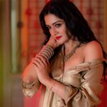 Vimala Raman Instagram - Escape the ordinary 💫✨ Now back with my most loving family of talent 😘❤️🥰🙏🏻 #photographer - @camerasenthil #makeup - @makeupibrahim #hair - @hairstylists_vijayaraghavan @yasinhairstylist Shoot Organised by @rrajeshananda . . . #latest #photoshoot #shoot #chennai #fashion #style #love #glamour #hot #glam #glitz #gold #golden #july #new #team #actor #actress #indiancinema #cinema #movie #explore #instagood #vimalaraman