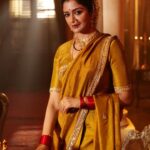 Vimala Raman Instagram - ‘In the right light, at the right time, everything looks extraordinary!’ ✨💥#aaronrose #stylist @aayeshaa.mariam #makeupartist @narasimhamakeupartist #hairstylist @raghavacharyramoju . . . . . #rudrangi #movie #cinema #telugu #period #historical #look #favourite #royal #styledbyayesha #style #indianwear #traditional #exploremore #explore #saree #fashion #lighting #light #photography #set #best #actor #actress #vimalaraman