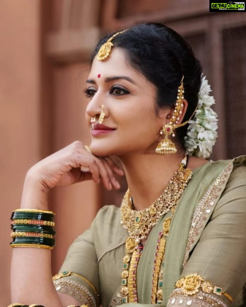 Vimala Raman Instagram - 💚🫅🏻🦜 Rudrangi ❤️‍🔥 #stylist @aayeshaa.mariam #makeupartist @narasimhamakeupartist #hairstylist @raghavacharyramoju #photographer Venkata Ramana . . . #rudrangi #movie #cinema #telugu #meerabhai #queen #regal #royal #indian #fashion #styling #style #outfit #saree #court #feels #love #instagood #photography #photooftheday #profile #exploremore #actor #actress #vimalaraman #lifeisgood
