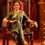 Vimala Raman Instagram - 💚 Elegance is timeless ✨ . . . #stylist @aayeshaa.mariam 😘❤️🫶🏽 #mua @narasimhamakeupartist #hairstylist @raghavacharyramoju . . . #rudrangi #movie #cinema #look #latest #regal #imperial #royal #royalty #grace #traditional #indian #telugu #tollywood #actorslife #actor #actress #vimalaraman #vr