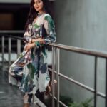 Vimala Raman Instagram – Do it with style 🤎🤍😎

Dolled up for #rudrangi #promotions
 
A big thank you to the most talented 
#stylist @aayeshaa.mariam ❤️😘🙏🏻
#outfit @storeanonym 
#photographer @rohitnagsai 
.
.
.
#rudrangiincinemas #telugu #telugucinema #cinema #movies #hyderabad #latest #hit #styling #style #fashion #love #picoftheday #indowestern #print #actor #actress #vimalaraman