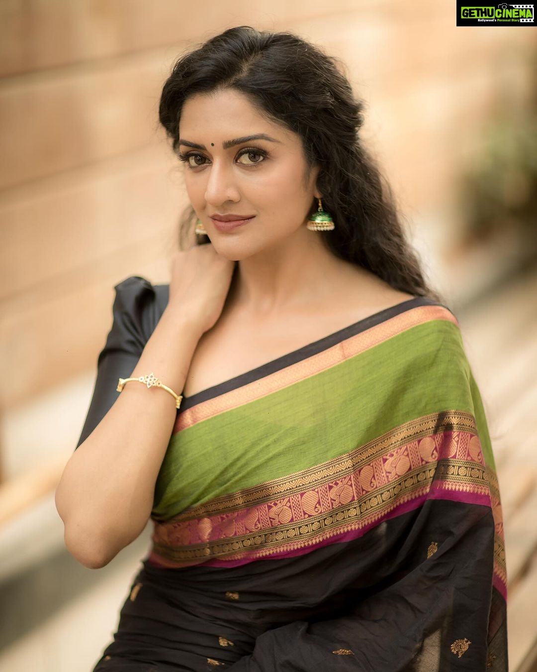 Vimala Raman Instagram - Eyes are never quiet π€©ππ€ Shot by my lovelies πβ€οΈ #photographer @camerasenthil #makeupartist @makeupibrahim #hairstylist @hairstylists_vijayaraghavan @yasinhairstylist #styling @ivalinmabia #organisation @rrajeshananda . . . #latest #new #capture #photography #fashionphotography #shoot #photoshoot #fashion #indianwear #indianfashion #style #saree #sareelove #makeup #actor #actress #vimalaraman