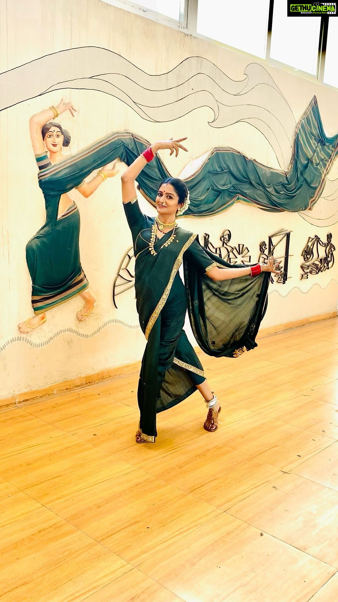 Vimala Raman Instagram - All that glitters β¨ #bts fun from #Rudrangi which is now streaming in @primevideoin and @ahavideoin π₯ β¦ fun times as always working with Jags @iamjaggubhai_ and the whole team β€οΈπ«Άπ½π Thanks for the fun experience @ajay_samrat006 @santosh_shanamoni_dop #stylist @aayeshaa.mariam #mua @narasimhamakeupartist #hairstylist @raghavacharyramoju . . . #btsreels #reels #reelsinstagram #reelitfeelit #btsedits #behindthescenes #movie #new #cinema #telugu #tamil #malayalam #kannada #hindi #period #historic #film #glamour #actorslife #jagapathibabu #allthatglitters #love #actor #actress #vimalaraman