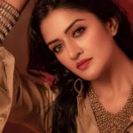 Vimala Raman Instagram - ‘Attitude is a little thing that makes a big difference’ 😎🤎- #winstonchurchill #photographer - @camerasenthil #makeup - @makeupibrahim #hair - @hairstylists_vijayaraghavan @yasinhairstylist Shoot Organised by @rrajeshananda . . . #new #latest #trend #shoot #photoshoot #gold #golden #attitude #style #fashion #hot #glamour #instagood #love #glam #trending #actor #actress #cinema #movie #indiancinema #vimalaraman