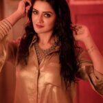 Vimala Raman Instagram - ‘Attitude is a little thing that makes a big difference’ 😎🤎- #winstonchurchill #photographer - @camerasenthil #makeup - @makeupibrahim #hair - @hairstylists_vijayaraghavan @yasinhairstylist Shoot Organised by @rrajeshananda . . . #new #latest #trend #shoot #photoshoot #gold #golden #attitude #style #fashion #hot #glamour #instagood #love #glam #trending #actor #actress #cinema #movie #indiancinema #vimalaraman